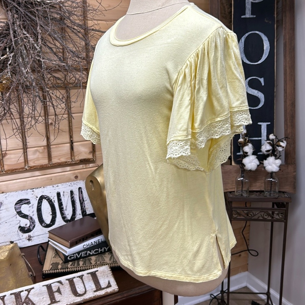 Cute Pale Yellow Top